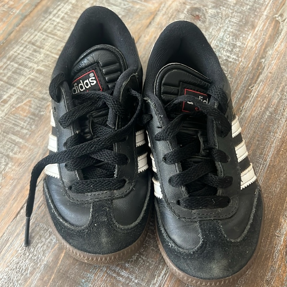 Adidas SAMBAS. Gently used.